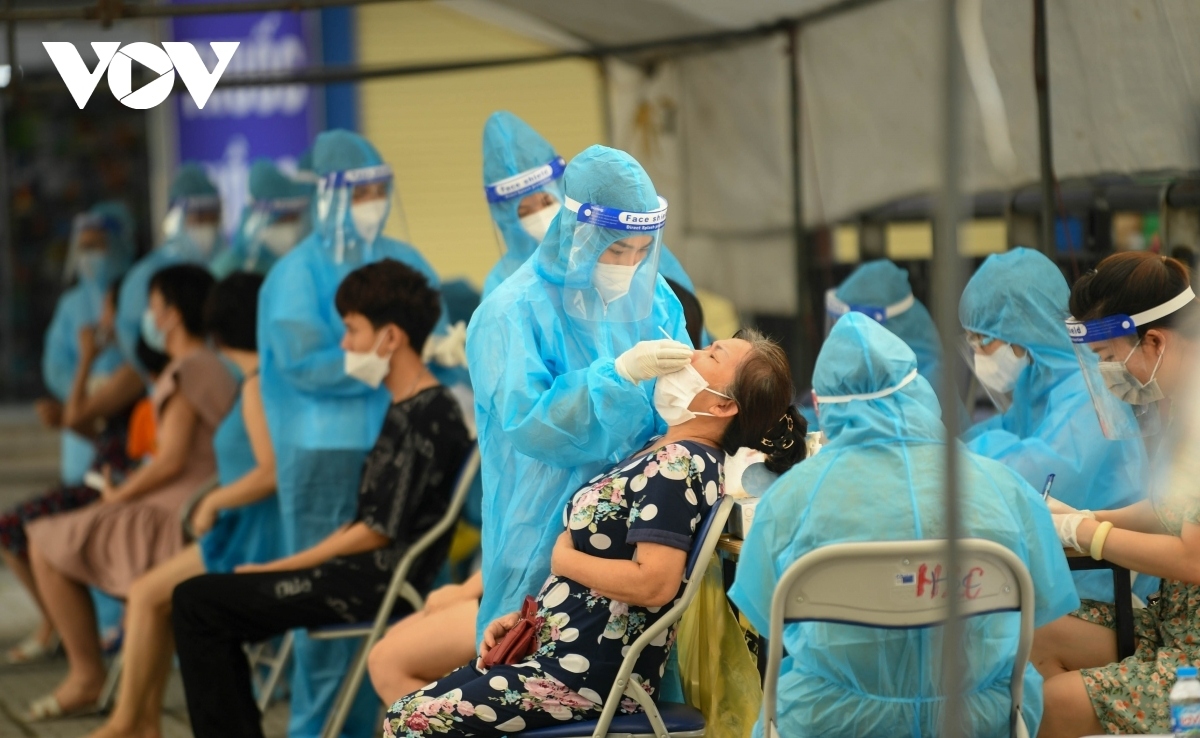 COVID-19 tally sees continued fall as over six million receive vaccine passports
